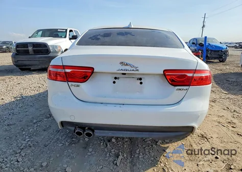 2018 Jaguar Xe Premium z USA, uszkodzony, nr VIN SAJAD4FN2JCP33347